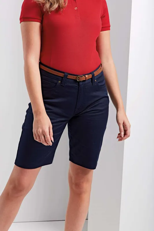 Pantaloni scurți damă Premier Performance Chino Shorts personalizați, pe model
