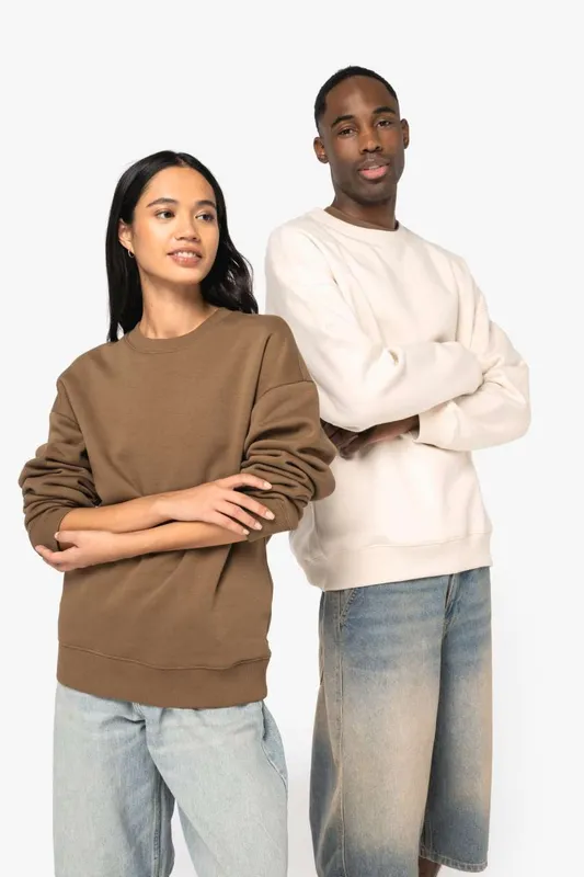 Bluză unisex Native Spirit Eco-friendly Oversized Crew Neck personalizată, pe model