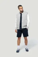 Pantaloni scurți bărbați Kariban Eco-friendly French Terry Bermuda Shorts personalizați, pe model