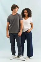 Tricou unisex SOL'S Regent V V-neck personalizat, pe model