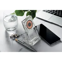Încărcător wireless acril 15W personalizat, în context