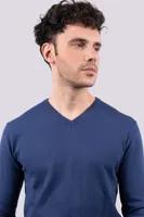 Bluză bărbați Legend Classics V-neck Fine Gauge Cotton Pullover personalizată, pe model