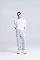 Pantaloni unisex Just Hoods College Cuffed Jogpants personalizați, pe model