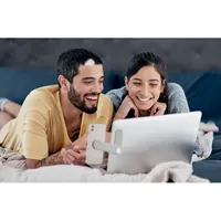 Suport magnetic pentru telefon personalizat, în context