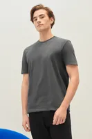 Tricou unisex Gildan Softstyle™ Adult personalizat, pe model
