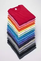 Tricou unisex Gildan Softstyle™ Adult personalizat, pe model