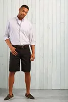 Pantaloni scurți bărbați Premier Performance Chino Shorts personalizați, pe model