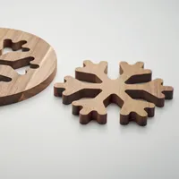 Set de suporturi din lemn de sa personalizat, vedere detaliu