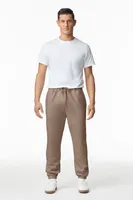 Pantaloni bărbați Gildan Softstyle™ Midweight Adult Pocket Sweatpants personalizați, pe model