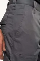 Pantaloni bărbați Designed To Work Multi Pocket Workwear Trousers personalizați, pe model