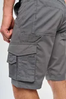 Pantaloni scurți bărbați Designed To Work Multipocket Workwear Bermuda Shorts personalizați, pe model