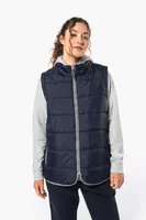 Vestă unisex Kariban Quilted Bodywarmer personalizată, pe model
