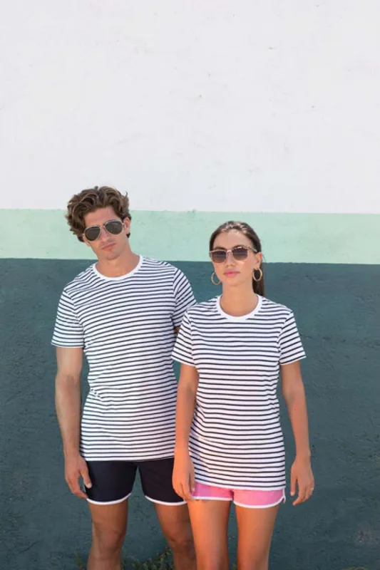 Tricou unisex SF Clothing Striped T personalizat, pe model