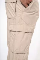 Pantaloni bărbați Kariban Lightweight Multipocket Trousers personalizați, pe model