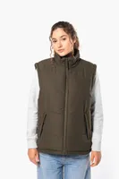 Vestă unisex Kariban Fleece Lined Bodywarmer personalizată, pe model
