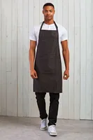 Șorț Premier Colours Collection Bib With Pocket personalizat, pe model
