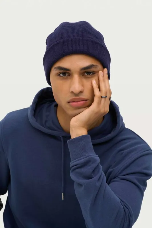 Căciulă SOL'S Pittsburgh Solid-colour Beanie With Cuffed Design personalizată, pe model