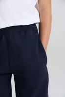 Pantaloni copii Just Hoods Cuffed Jogpants personalizați, pe model