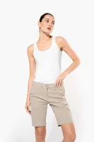 Pantaloni scurți damă Kariban Chino Bermuda Shorts personalizați, pe model