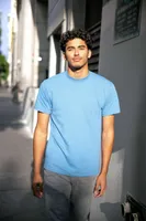 Tricou unisex Gildan Softstyle™ Adult personalizat, pe model