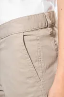 Pantaloni scurți damă Kariban Chino Bermuda Shorts personalizați, pe model
