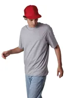 Șapcă K-UP Trucker Flat Peak 6 Panels personalizată, pe model