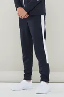 Pantaloni copii Finden + Hales Knitted Tracksuit Pants personalizați, pe model
