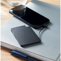 Powerbank magnetic 2500 mAh personalizat, în context