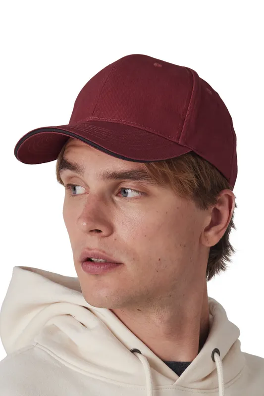 Șapcă Kariban Orlando 6 Panels personalizată, pe model
