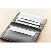 Card anti-scanare RFID personalizat, în context