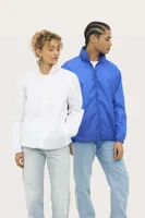 Jachetă unisex SOL'S Shift Water Repellent Windbreaker personalizată, pe model
