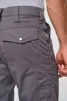 Pantaloni bărbați Designed To Work Multi Pocket Workwear Trousers personalizați, pe model