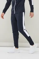 Pantaloni unisex Finden + Hales Adult S Knitted Tracksuit Pants personalizați, pe model