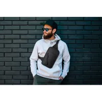 Geantă crossbody din Rpet 600D personalizată, în context