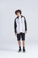 Bluză unisex Just Hoods Baseball Zoodie personalizată, pe model