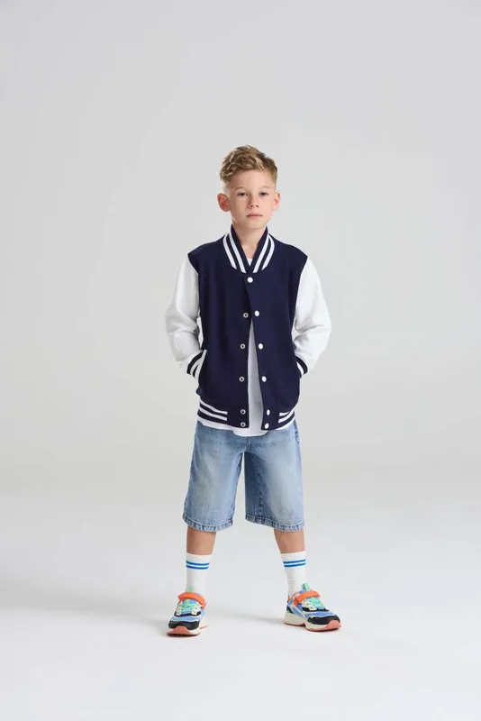 Jachetă copii Just Hoods Varsity personalizată, pe model
