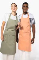 Șorț Kariban With Pocket IN Organic Cotton personalizat, pe model