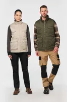 Vestă unisex Designed To Work Padded Multi-pocket Polycotton Vest personalizată, pe model
