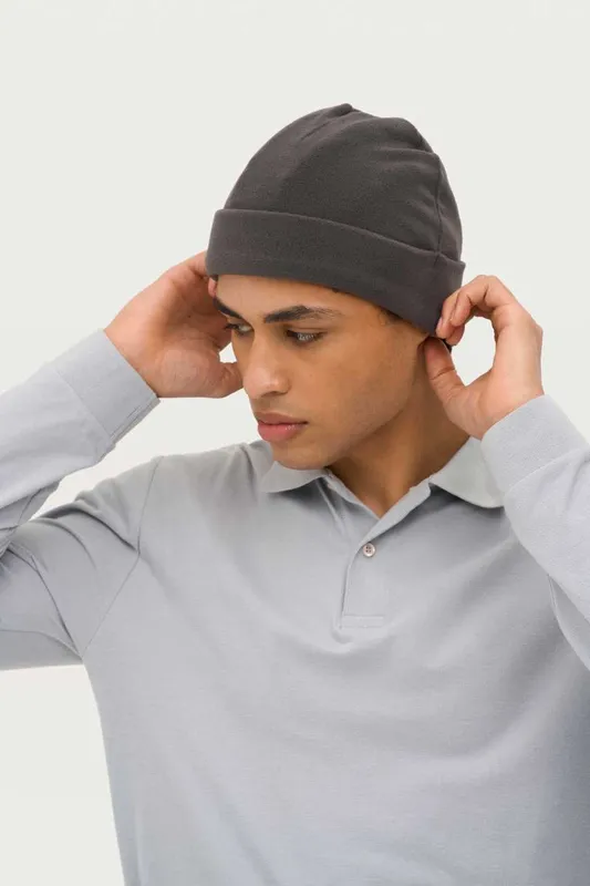 Căciulă unisex SOL'S Serpico 55 Fleece Hat personalizată, pe model