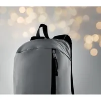 Rucsac reflectorizant personalizat, în context
