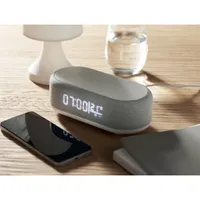 Boxă cu încărcare wireless 15W personalizată, în context