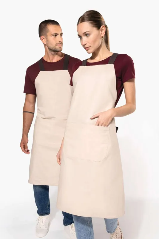 Șorț Kariban Organic Cotton personalizat, pe model