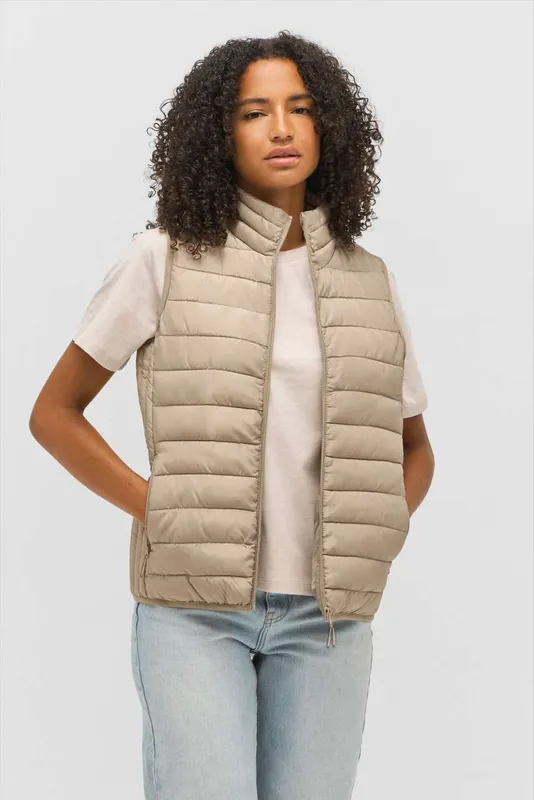Vestă damă SOL'S Stream BW Lightweight Bodywarmer personalizată, pe model