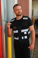 Vestă unisex Korntex Mesh Tactical Vest Sparta personalizată, pe model