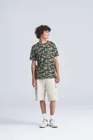 Tricou unisex Just Ts Camo T personalizat, pe model