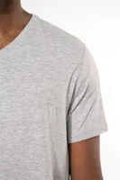 Tricou bărbați Kariban Short-sleeved V-neck personalizat, pe model