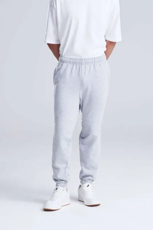 Pantaloni unisex Just Hoods College Cuffed Jogpants personalizați, pe model