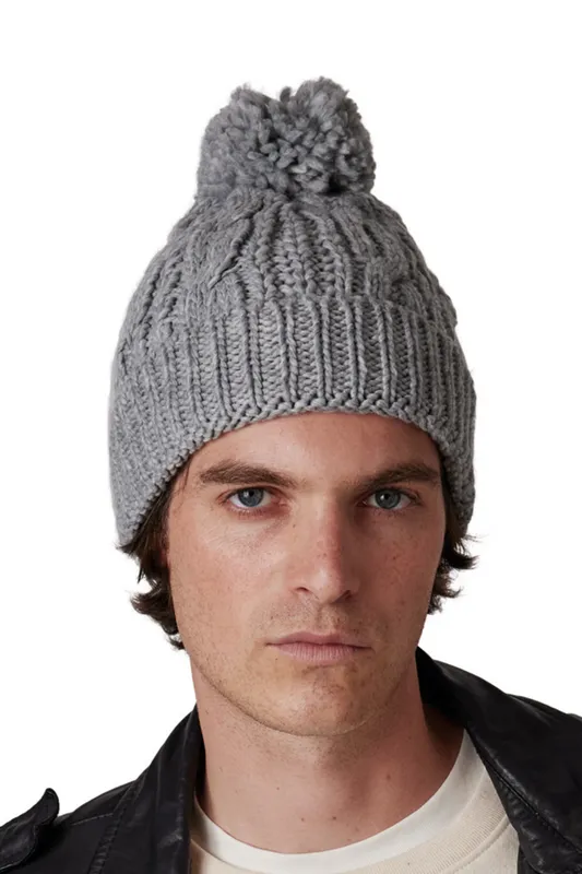 Căciulă K-UP Knitted Beanie personalizată, pe model