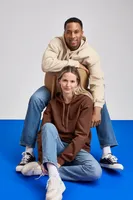 Hanorac unisex Gildan Softstyle™ Midweight Fleece Adult personalizat, pe model