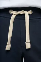Pantaloni scurți unisex Kariban French Terry Bermuda Shorts personalizați, pe model